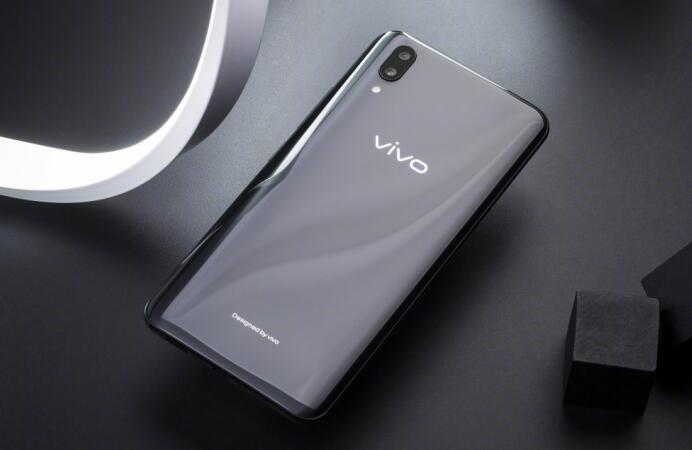 新品好机云集，到底应该怎么选？网友：vivo X21屏幕指纹版必买呀