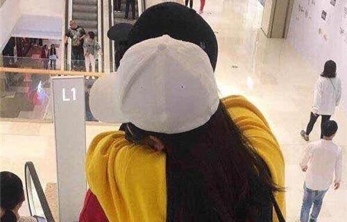 张新成李兰迪亲密约会被拍 女方：关系好没恋爱