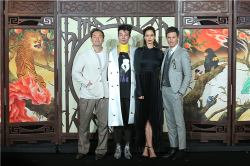 《神奇动物2》北京首映 “小雀斑”为中国神兽点睛