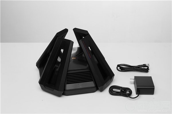 小米电竞路由器AX9000开箱图鉴 霸气外形宛如金字塔一般