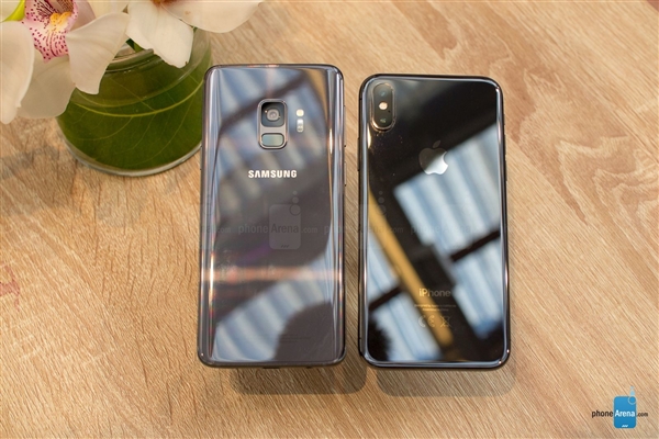 全面屏旗舰大碰撞！三星S9/iPhone X真机对比