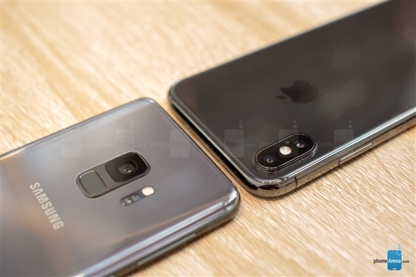 全面屏旗舰大碰撞！三星S9/iPhone X真机对比