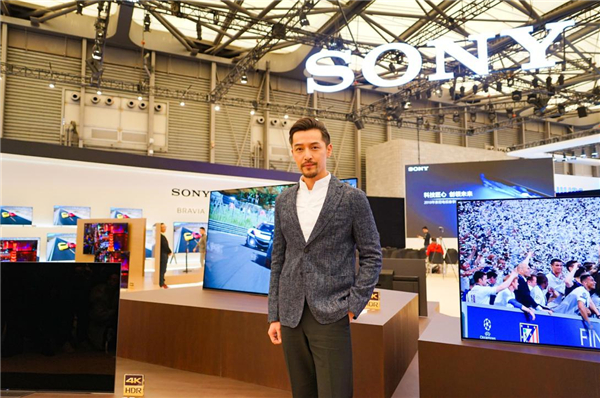 男神胡歌亮相索尼新OLED电视A8F中国发布会
