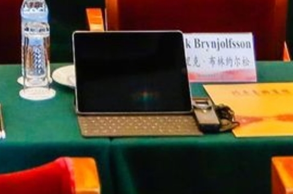 尴尬!库克中国开会被迫用Windows电脑 结果亮了