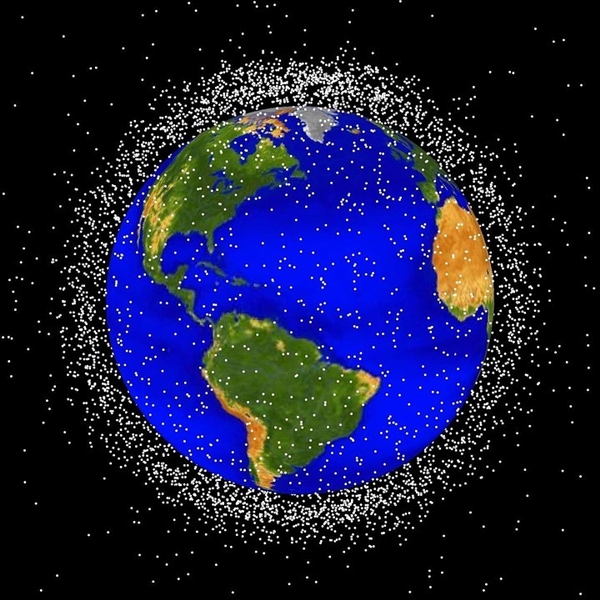 美国追踪5万片大型太空垃圾 平均每年坠落数百个
