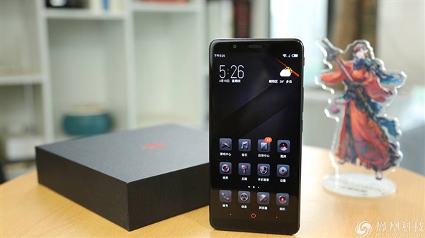 努比亚红魔游戏手机图赏：背后1680万色“跑马灯”感受下