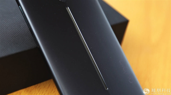 努比亚红魔游戏手机图赏：背后1680万色“跑马灯”感受下