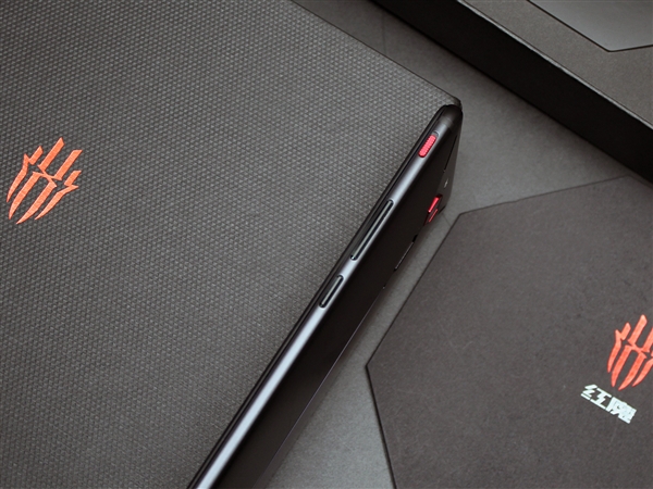 1680万色幻彩RGB灯带吸睛！努比亚红魔游戏手机开箱