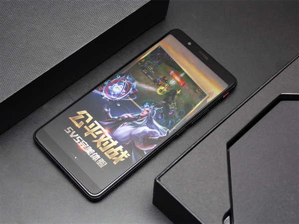 1680万色幻彩RGB灯带吸睛！努比亚红魔游戏手机开箱