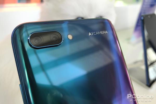 麒麟970+6G内存 荣耀10上手：2599元