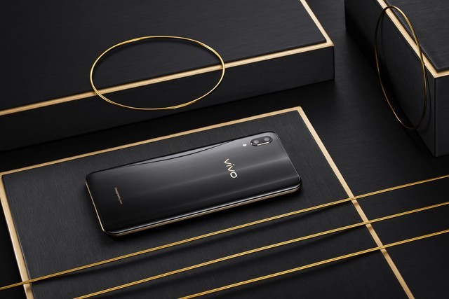 尽显时尚魅力 vivo X21黑金版明天预约 
