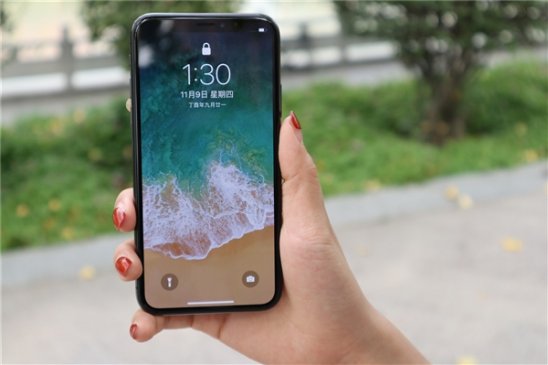 同事送巴菲特一部iPhone X：前首富“不敢”用