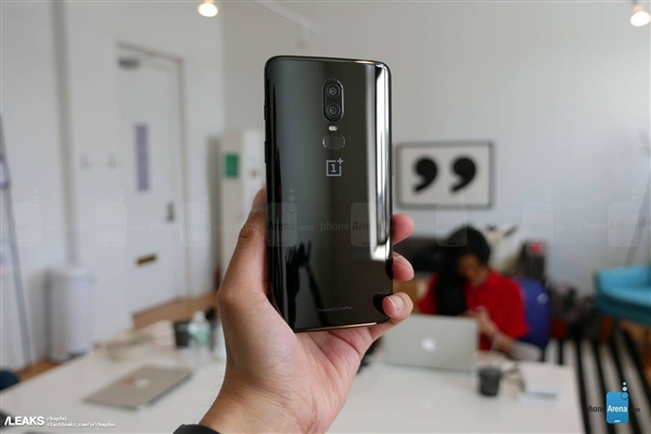 手感绝赞！一加6提前上手：骁龙845+8G