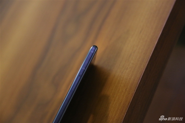 HTC U12+图赏：3D水漾玻璃颜值出众