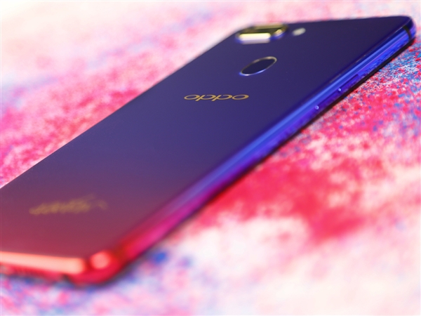 OPPO R15星云特别版图赏：渐变设计颜值出众