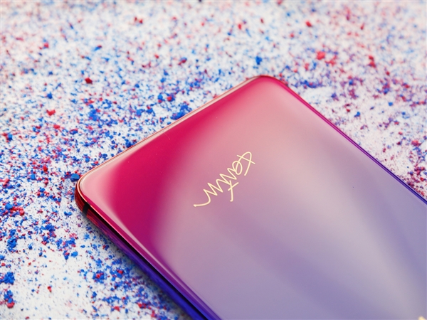 OPPO R15星云特别版图赏：渐变设计颜值出众
