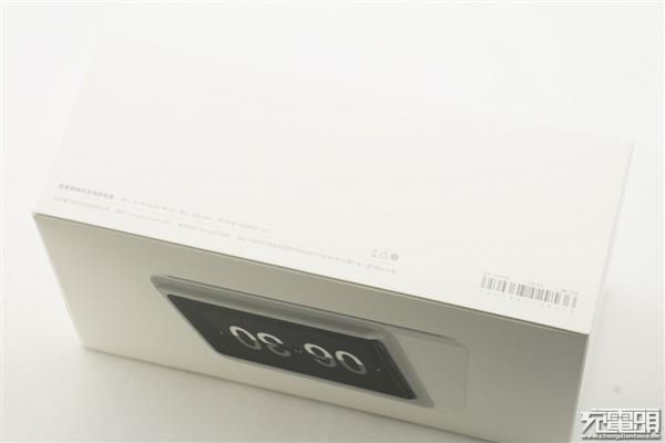 用料良心：坚果闹钟式无线充电座拆解