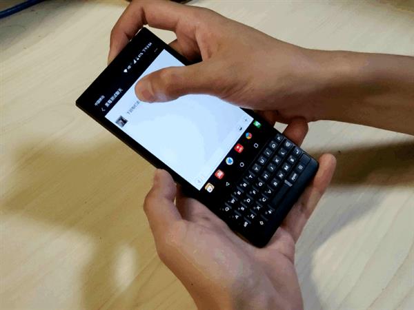 经典全键盘再添新功能 黑莓KEY2上手
