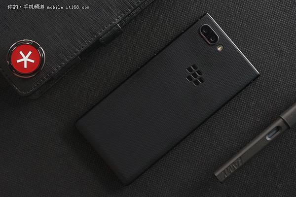 经典全键盘再添新功能 黑莓KEY2上手