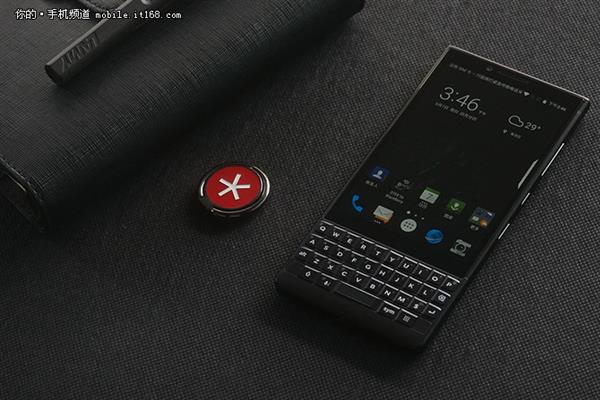 经典全键盘再添新功能 黑莓KEY2上手