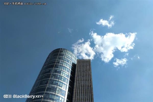 经典全键盘再添新功能 黑莓KEY2上手