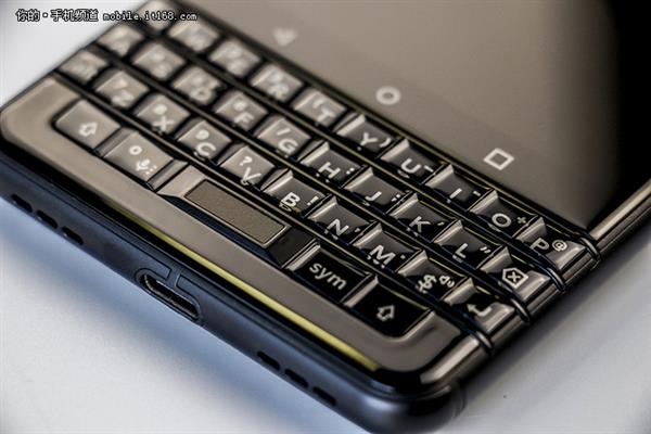 经典全键盘再添新功能 黑莓KEY2上手