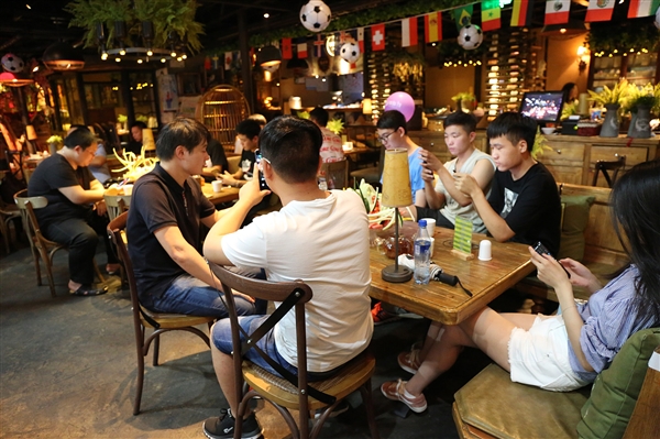 一加手机举办郑州线下体验会：吃鸡农药玩不停