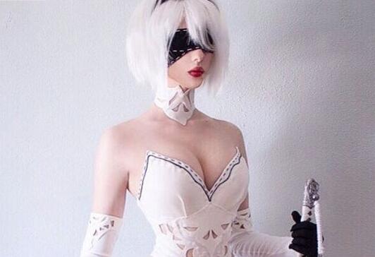 俄罗斯美女COS《尼尔：机械纪元》紧身衣版2B 身材好到没话说