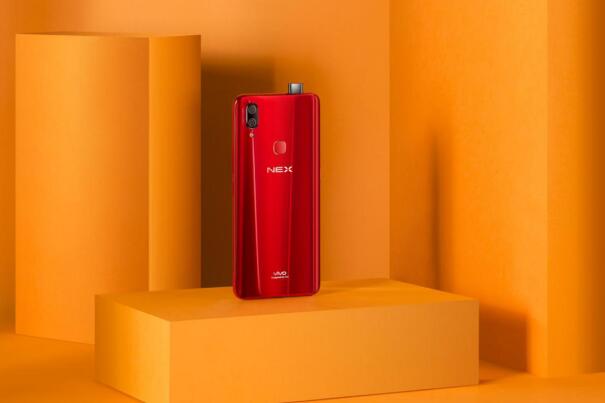 vivo  NEX宝石红版图赏：时尚与未来交融潮品