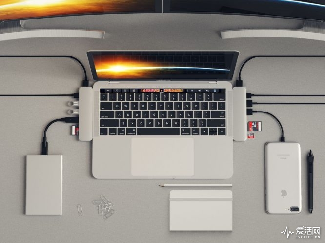 SATECHI_typeC_MacbookPRO_NEWexpansion_silver_ENV4.0