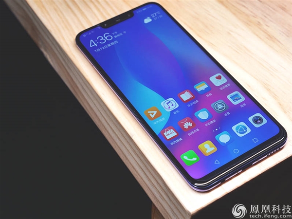 华为nova 3图赏：3D曲面玻璃颜值赞