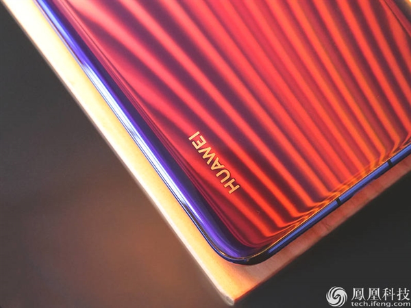 华为nova 3图赏：3D曲面玻璃颜值赞