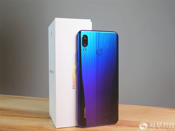 华为nova 3图赏：3D曲面玻璃颜值赞
