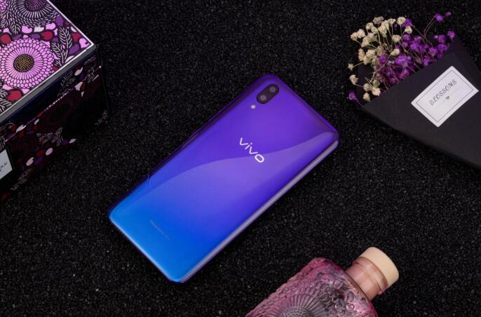 科技与时尚的梦幻交织：vivo X21魅夜紫香薰礼盒图赏