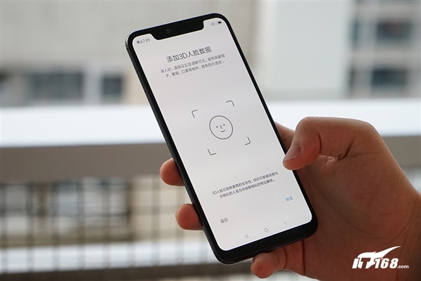 3699元 小米8透明探索版开箱：配备屏幕指纹/3D结构光