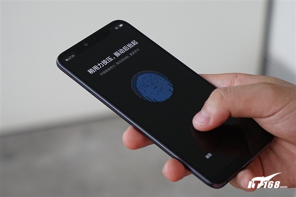 3699元 小米8透明探索版开箱：配备屏幕指纹/3D结构光