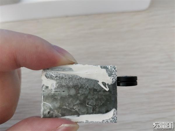 拼多多只花20元买到所谓OPPO 20W闪充头：拆解后要命了