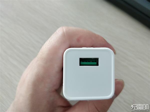 拼多多只花20元买到所谓OPPO 20W闪充头：拆解后要命了