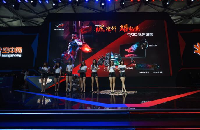 酷炫灯光大秀，华硕电竞外设燃爆2018ChinaJoy