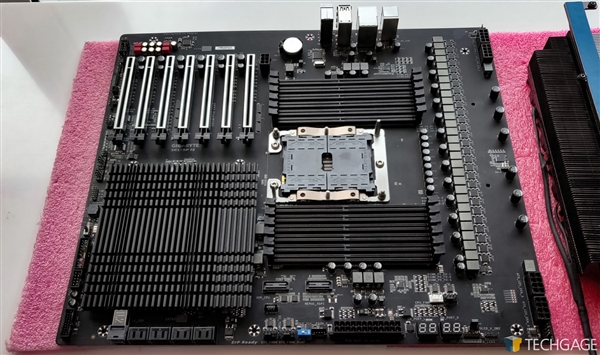 对标AMD 32核撕裂者!Intel谋划28核超发烧X599平台