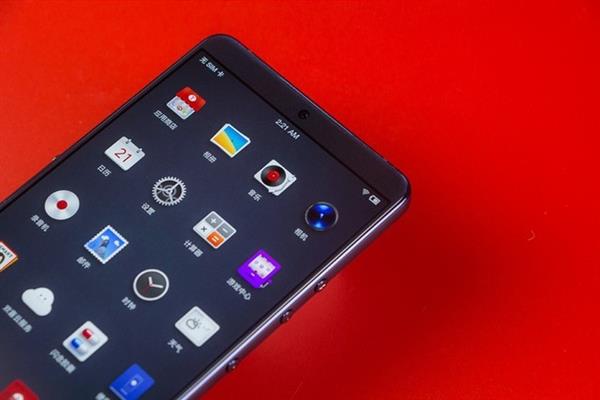 坚果Pro 2S上手：用软件重新定义硬件