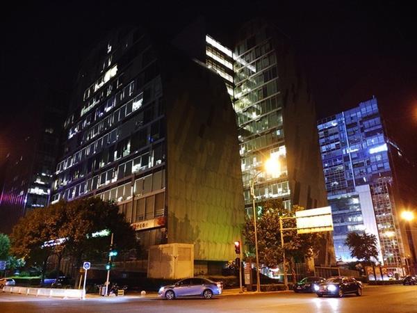 坚果Pro 2S上手：用软件重新定义硬件