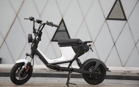 小牛UM轻型电动车实拍:2999元起 最多能跑100公里