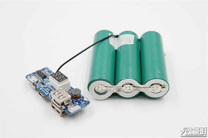 国产20650电芯正式登场 罗马仕OM10移动电源拆解