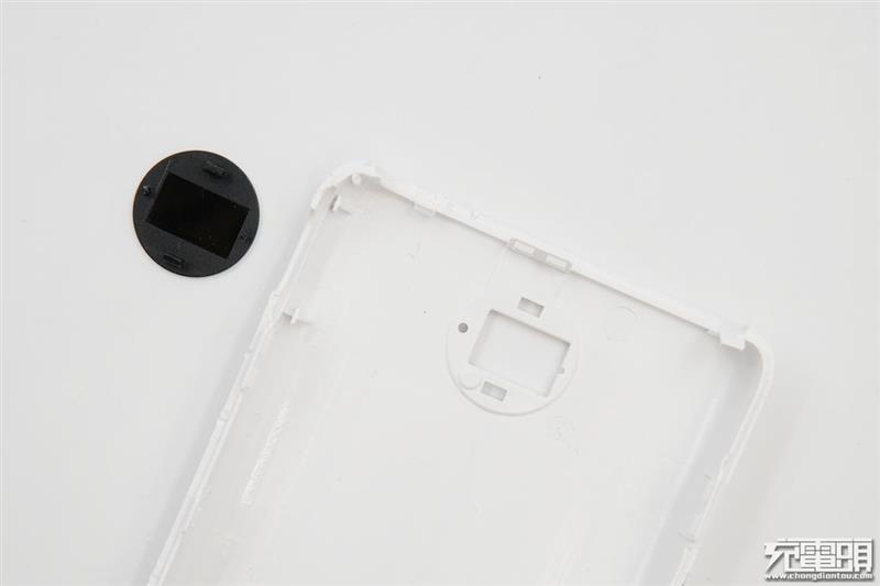 国产20650电芯正式登场 罗马仕OM10移动电源拆解