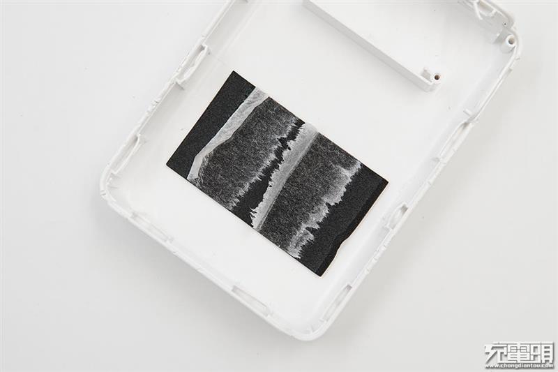 国产20650电芯正式登场 罗马仕OM10移动电源拆解