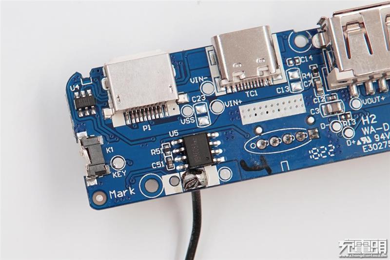 国产20650电芯正式登场 罗马仕OM10移动电源拆解