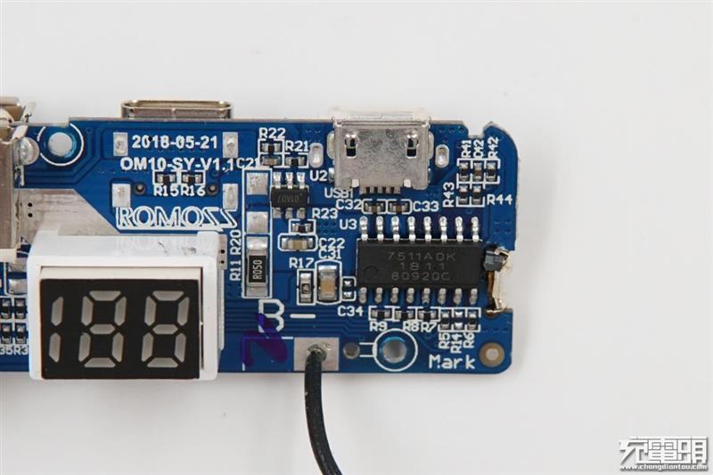 国产20650电芯正式登场 罗马仕OM10移动电源拆解