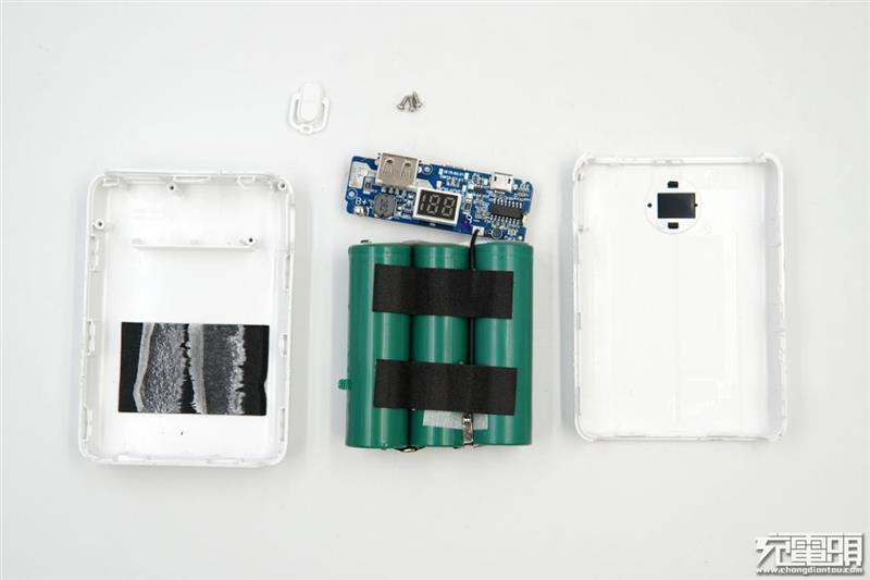 国产20650电芯正式登场 罗马仕OM10移动电源拆解