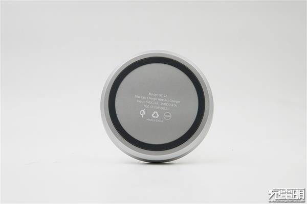 巨头对决：AT&T与Verizon无线充电器拆解对比